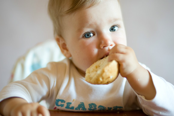 １歳になっても手づかみ食べをしない赤ちゃん 理由と影響 子育て応援サイト March マーチ