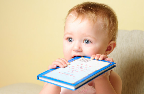 赤ちゃんや子供が紙を食べた…受診は必要？紙の誤飲対処法 子育て応援サイト MARCH(マーチ)