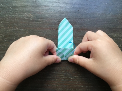 折り紙でネクタイを折る手順