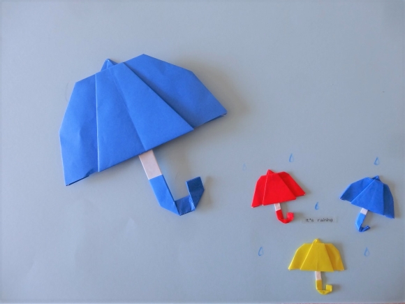 折り紙で作る傘の折り方 いろんな色で雨の日を楽しもう 子育て応援サイト March マーチ