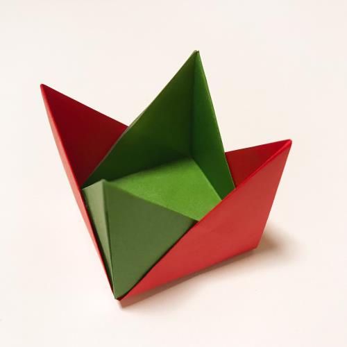折り紙でコースターを折る手順の画像