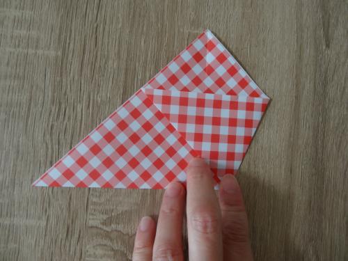 折り紙でコップを折る手順の画像