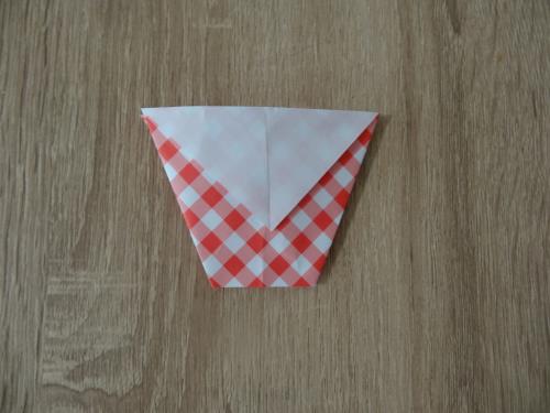折り紙でコップを折る手順の画像