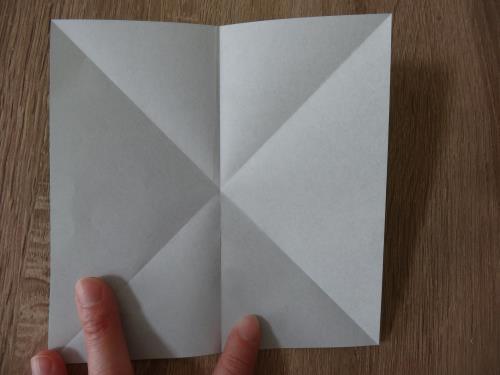 折り紙でお皿を折る折り方の手順の画像