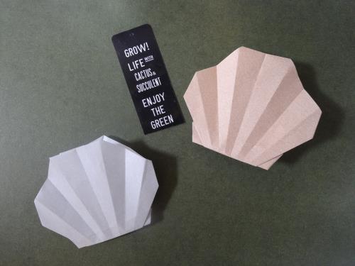 折り紙で貝を折る折り方の手順の画像