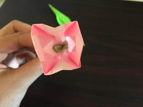 折り紙でチューリップと花束を折る折り方の手順の画像