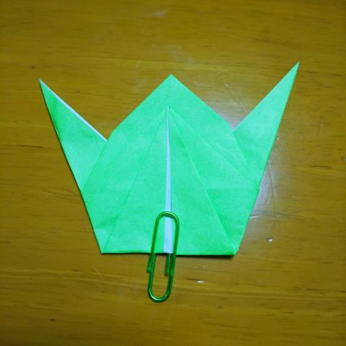 折り紙でバッタを折る折り方の手順画像