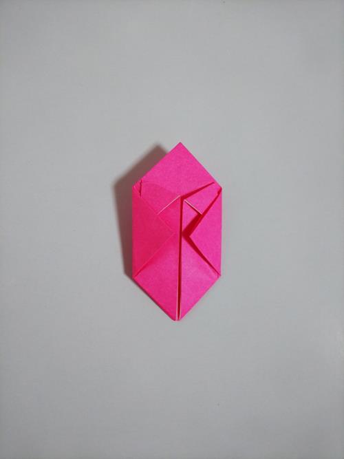折り紙で電車を折る折り方の手順の画像” width=