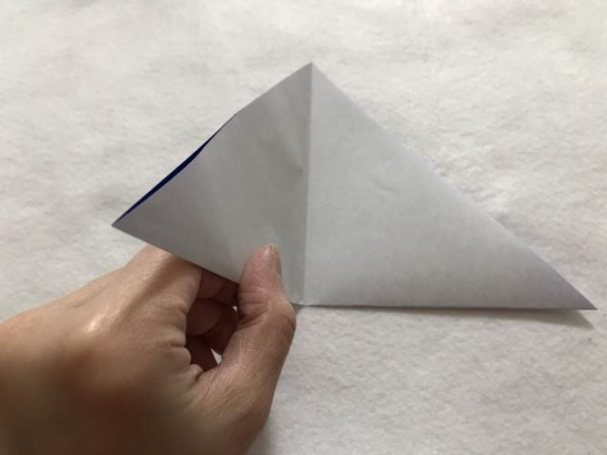 折り紙で切り絵をするやり方の手順画像