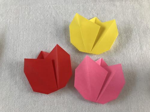 折り紙でチューリップを折る折り方の手順画像