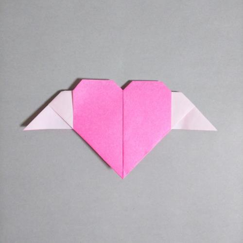折り紙でバレンタインで使えそうなハートを折る折り方の画像