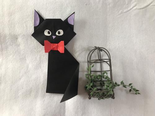 折り紙で魔女の宅急便の黒猫のジジを折る折り方の手順画像