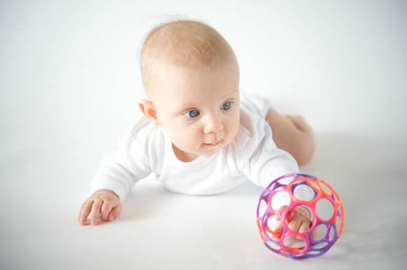 生後7ヶ月の赤ちゃんが楽しめるおもちゃ！毎日の遊びと関わり 子育て応援サイト MARCH(マーチ)