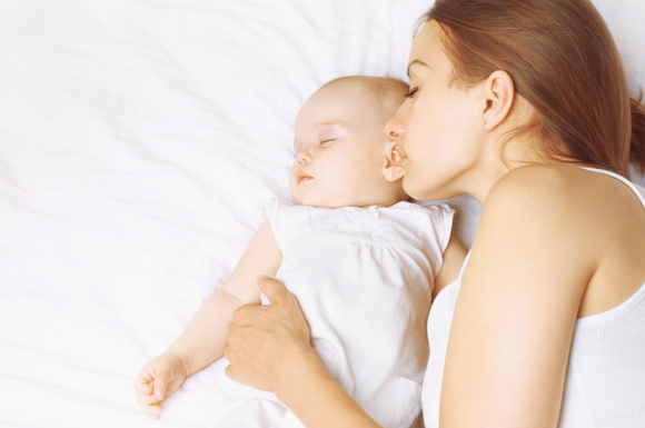 赤ちゃんとの添い寝はいつからいつまで？安全な方法や事故などの注意点 子育て応援サイト MARCH(マーチ)