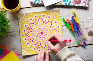 大人の塗り絵でストレス解消！効果やオススメ商品について | 子育て応援サイト MARCH(マーチ)
